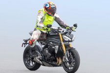 Triumph-Speed-Triple-01.jpg