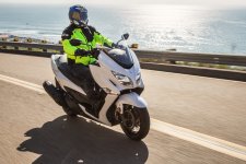 2018-Suzuki-Burgman-400-uncool.jpg