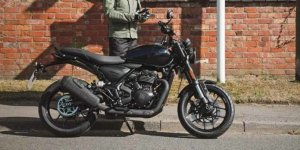 Bajaj-Triumph-Roadster-Spied-Again-1-696x348.jpg