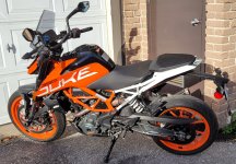 2020 KTM 390 Duke left side.jpg